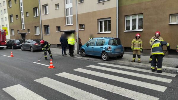 Zderzenie 3 pojazdów na ul. Fabrycznej w Opolu.(Zdjęcia)