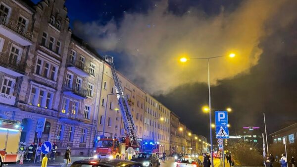 Pożar na ul.Ozimskiej w Opolu. Na miejscu 5 zastępów straży.(Zdjęcia&Wideo)