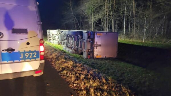 Wypadek tira na autostradzie A4.Rannego kierowcę zabrał LPR Ratownik23.(Zdjęcia