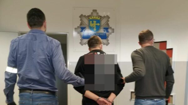 32-letni handlarz nielegalnego tytoniu, mieszkaniec Opola wpadł w ręce policji.(Zdjęcia)