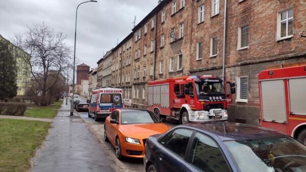 Kilka osób podtruło się tlenkiem węgla w Brzegu.16-letnia dziewczyna została przetransportowana do szpitala.(Zdjęcia)