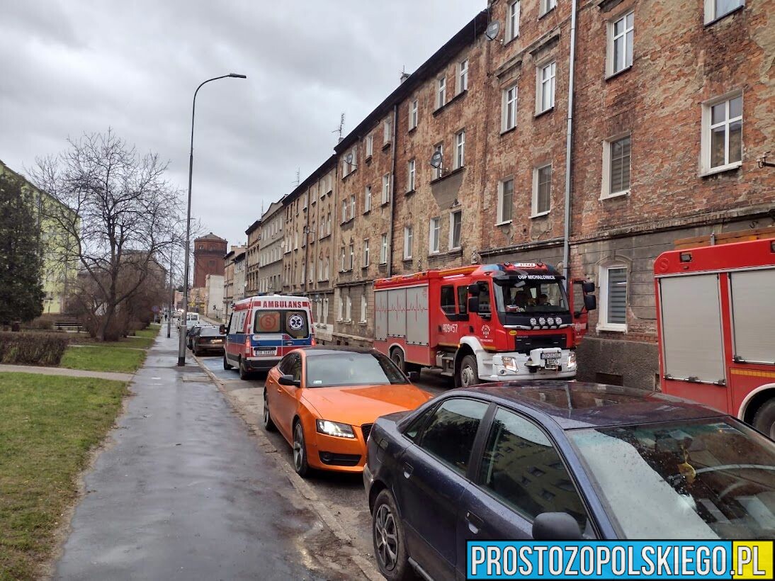 Kilka osób podtruło się tlenkiem węgla w Brzegu.16-letnia dziewczyna została przetransportowana do szpitala.(Zdjęcia)