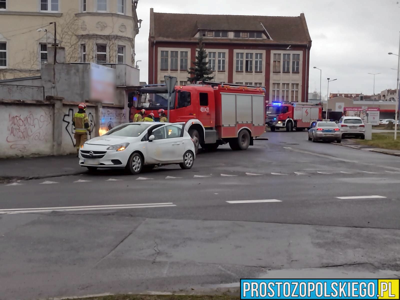 Zdarzenie drogowe na skrzyżowaniu ul. Łokietka z ul. Piwowarską w Brzegu.(Zdjęcia)
