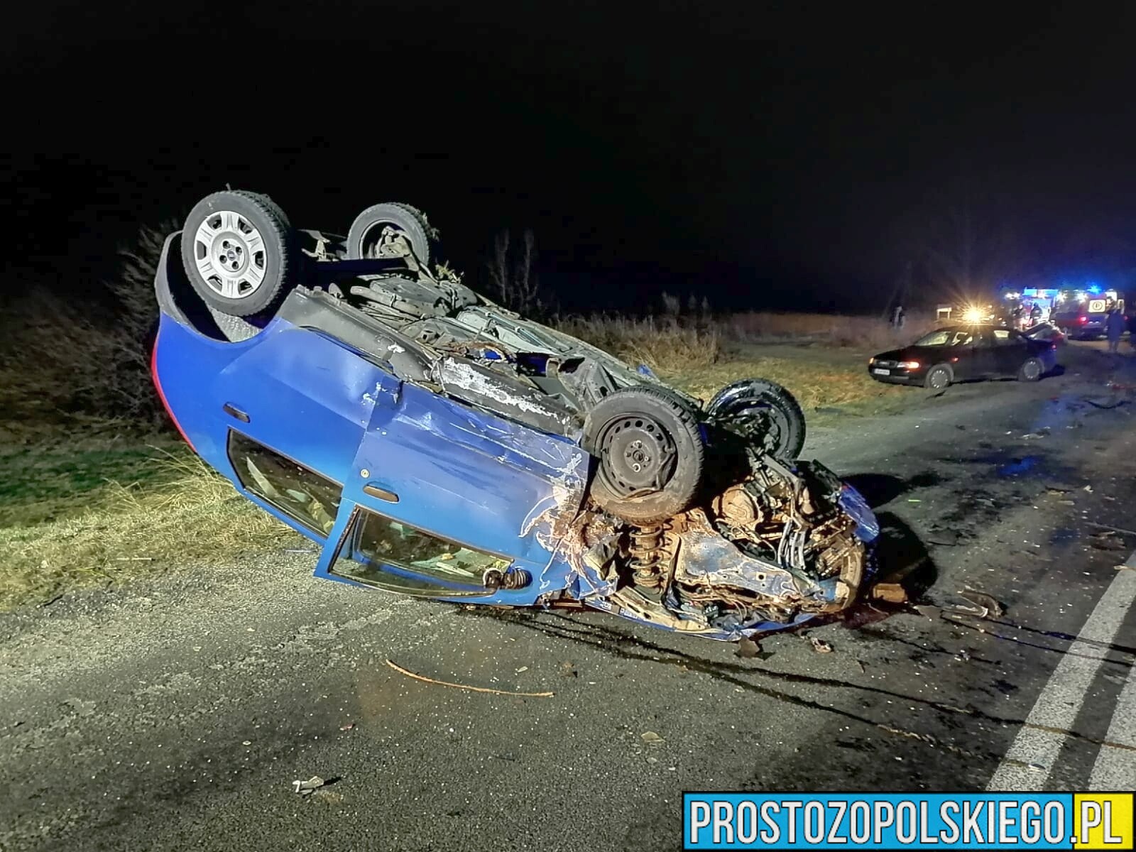 Zderzenie dwóch aut na DW385 koło Grodkowa. Trzy osoby poszkodowane. Sprawca miał blisko 2,5 promila(Zdjęcia)