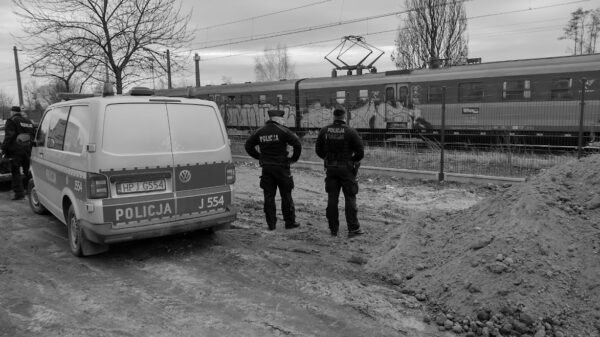 Młody mężczyzna rzucił się pod pociąg w centrum Namysłowa.