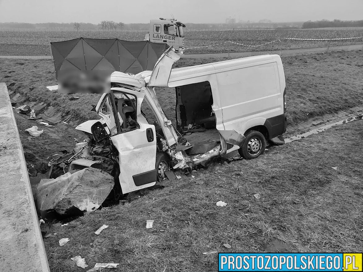 Tragiczny wypadek na autostradzie A4. Nie żyją trzy osoby a jedna w stanie ciężkim została zabrana LPR-em.(Zdjęcia)