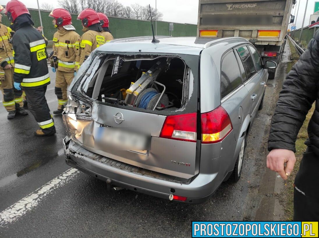 Zderzenie dwóch ciężarówek i osobówki na obwodnicy Opola.(Zdjęcia)