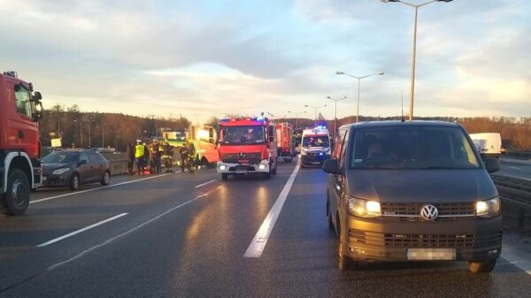 Kontrterroryści z Opola pomogli poszkodowanym w wypadku busa na autostradzie w drodze na ćwiczenia.(Zdjęcia&Wideo)