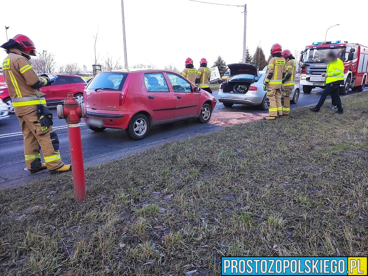 Zderzenie dwóch aut na ul.Wrocławskiej w Opolu.(Zdjęcia&Wideo)
