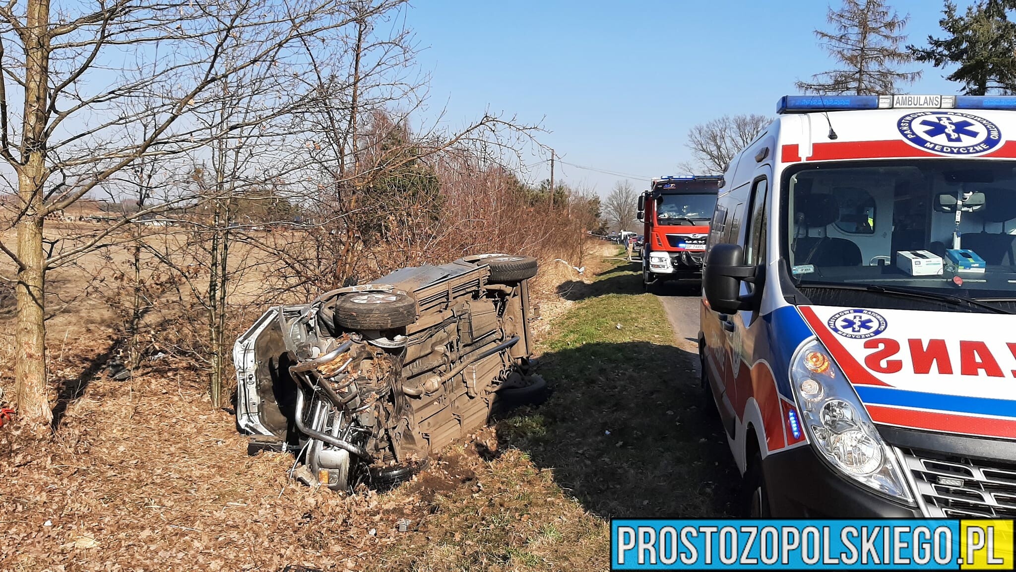 Czołowe zderzenie dwóch aut w Krogulnej w powiecie namysłowski. Kierujący toyotą 65-latek był pijany.(Zdjęcia)
