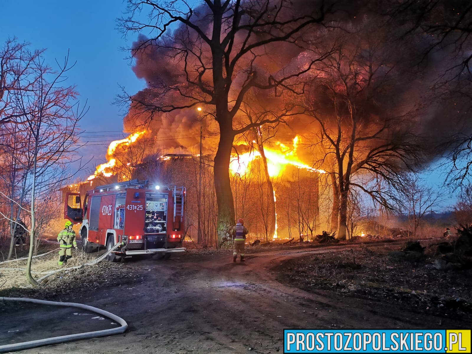 Pożar stodoły w miejscowości Smardy Dolne w powiecie Kluczborski.(Zdjęcia)
