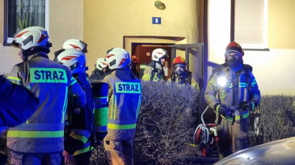 Pożar na klatce schodowej w Kędzierzynie Koźlu. Ewakuowano 8 osób.(Zdjęcia)