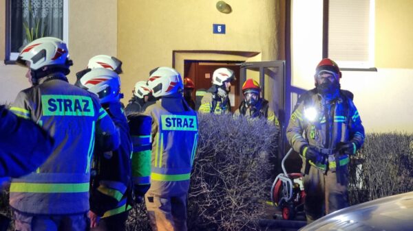 Pożar na klatce schodowej w Kędzierzynie Koźlu. Ewakuowano 8 osób.(Zdjęcia)