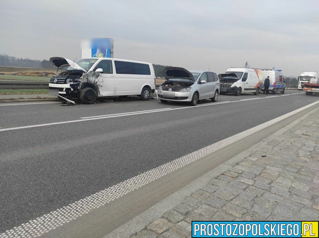 Zderzenie dwóch busów i osobówki na obwodnicy Czasnowąs.(Zdjęcia)