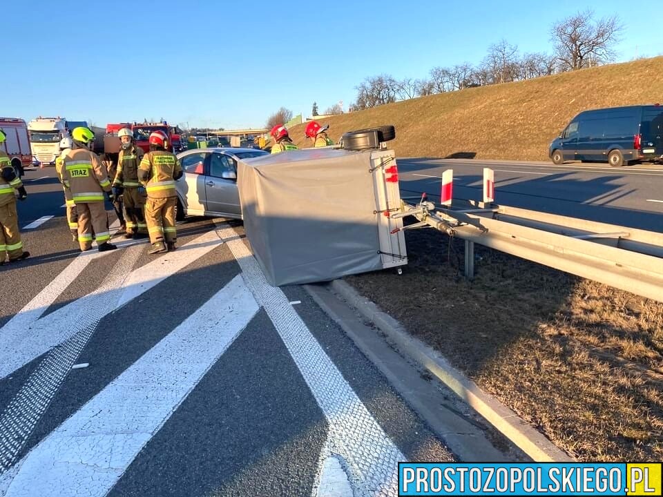 Wypadek samochodu z darami dla Ukraińców na autostradzie A4.(Zdjęcia)