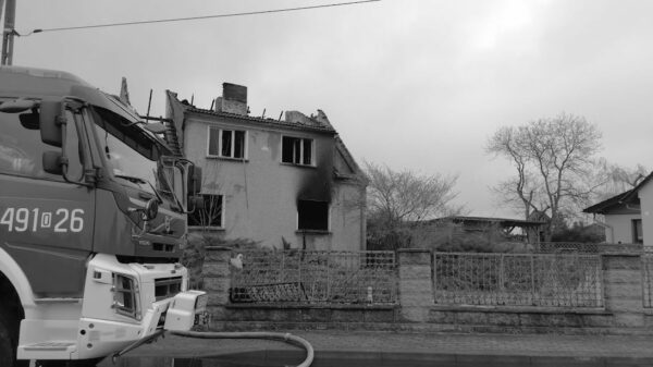 Pożar domu w Jemielnicy. Jedna osoba nie żyje.(Zdjęcia)