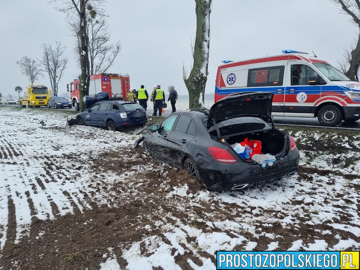 Policjant jadący na służbę został zepchnięty z drogi przez innego kierowcę. Wypadek na DK45 w Kuniowie koło Kluczborka.(Zdjęcia)