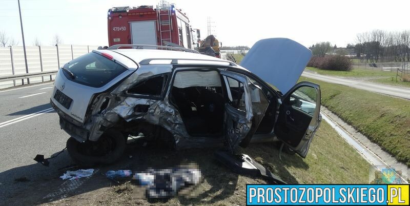 Zignorował czerwone światło i spowodował wypadek drogowy na obwodnicy Dobrodzienia.11-letni pasażer z obrażeniami ciała trafił do szpitala.(Zdjęcia&Wideo)