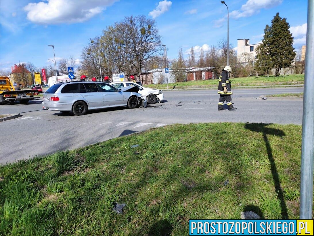 Zderzenie bmw z oplem na skrzyżowaniu w Opolu.(Zdjecia&Wideo)