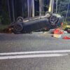 Wypadek w miejscowości Jełowa. Kierujący 19-latek dachował na dk45.17-letnia pasażerka w szpitalu.(Zdjęcia&Wideo)