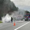 Pożar bmw w czasie jazdy na DK46 Ozimek - Dobrodzień w miejscowości Dąbrowica.(Zdjęcia)