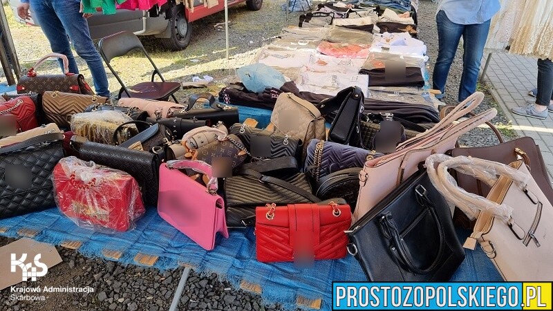 Funkcjonariusze KAS zabezpieczyli podróbki warte ok. 400 tys. zł.(Zdjęcia)