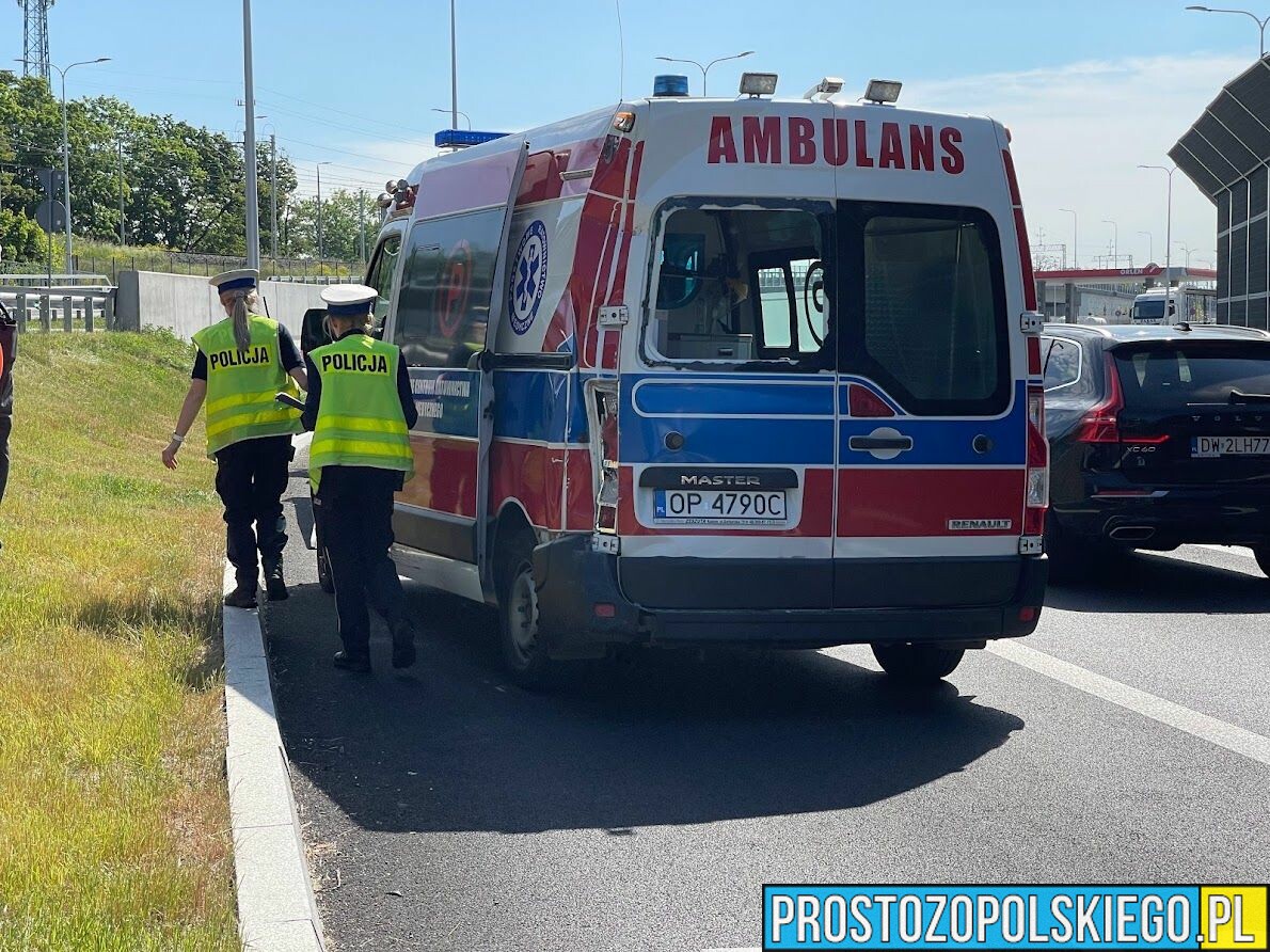 Karetka z pacjentem zderzyła się w Opolu z autobusem.(Zdjęcia & Wideo)