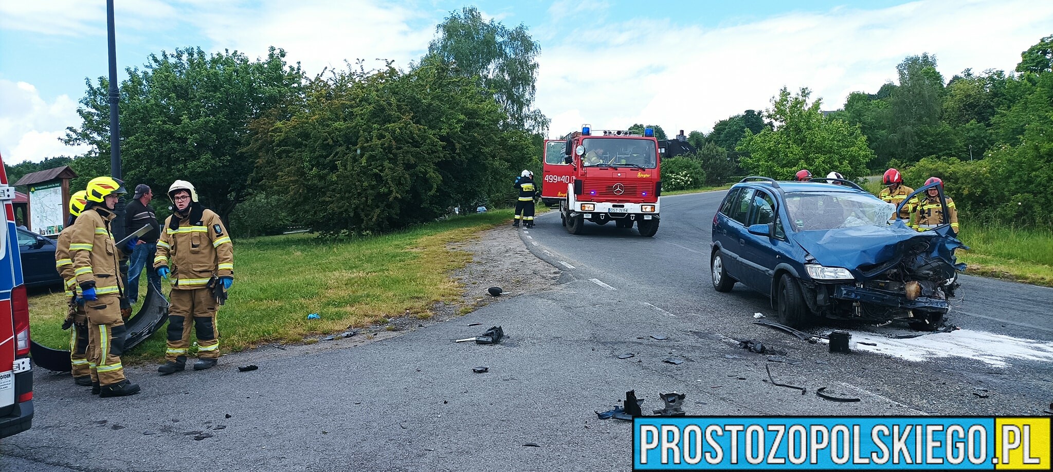 Wypadek na trasie Leśnica – Góra Świętej Anny. Doszło tam do zderzenia osobówki z lawetą. Dwie osoby zostały poszkodowane.(Zdjęcia)
