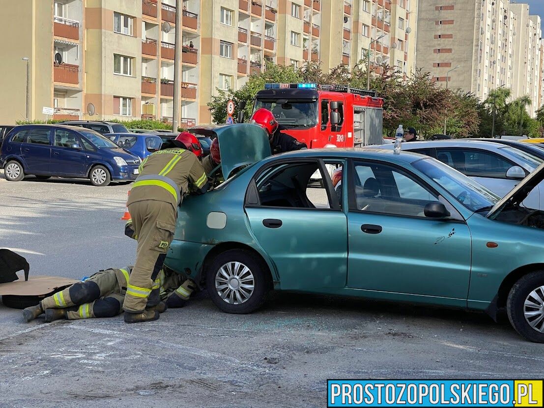 Wyciek gazu LPG z niesprawnej instalacji samochodowej na osiedlu Koszyka w Opolu.(Zdjęcia&Wideo)