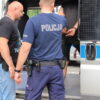 Kryminalni z Lewina Brzeskiego zatrzymali 21 i 22-latka za liczne włamania. Mężczyznom grozi do 10 lat więzienia.(Wideo)