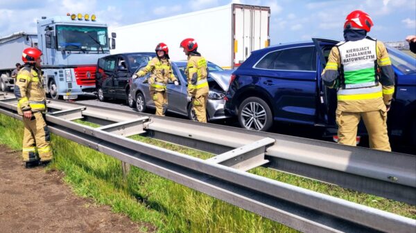 Karambol 6 pojazdów na opolskim odcinku autostrady A4.25-latek ciężarówką najechał na tył osobówki.