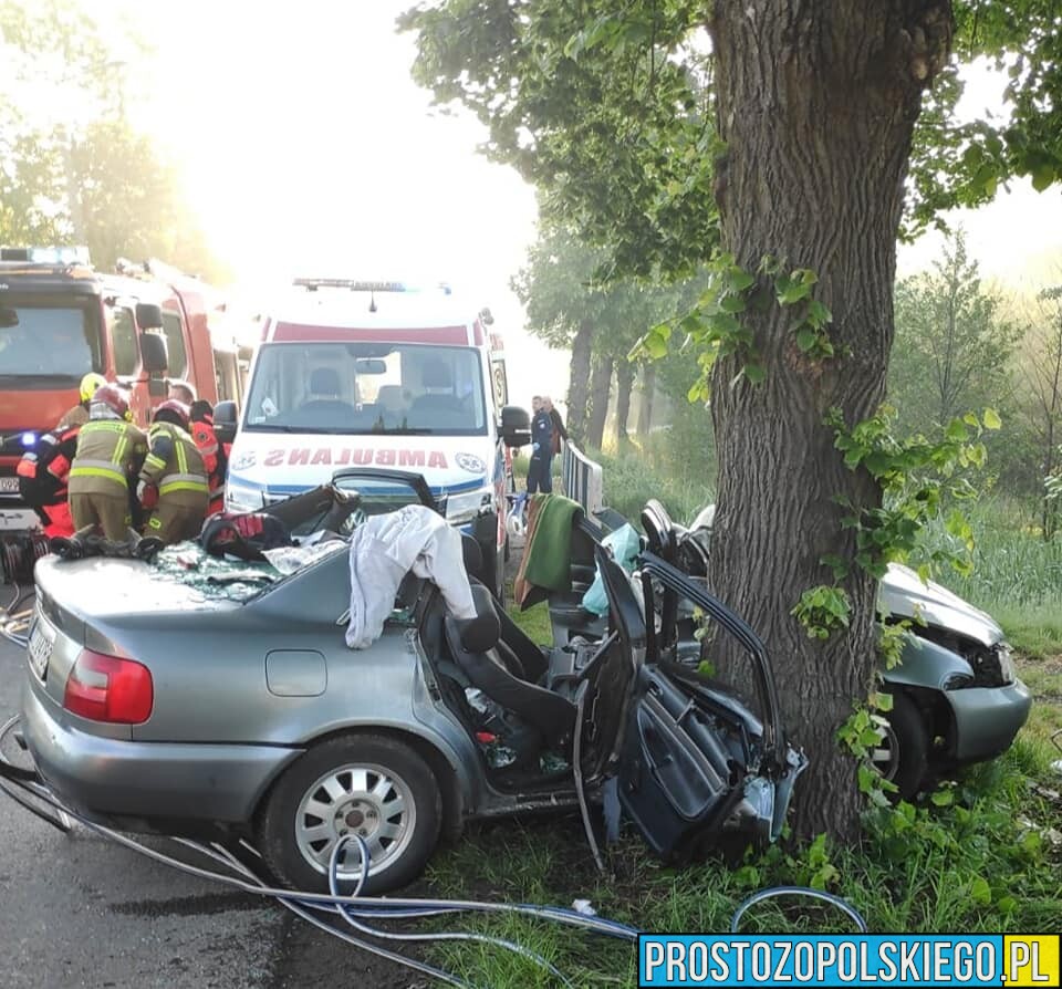 Wypadek w Kochłowicach. Kierujący audi uderzył w drzewo. Na miejscu lądował LPR.