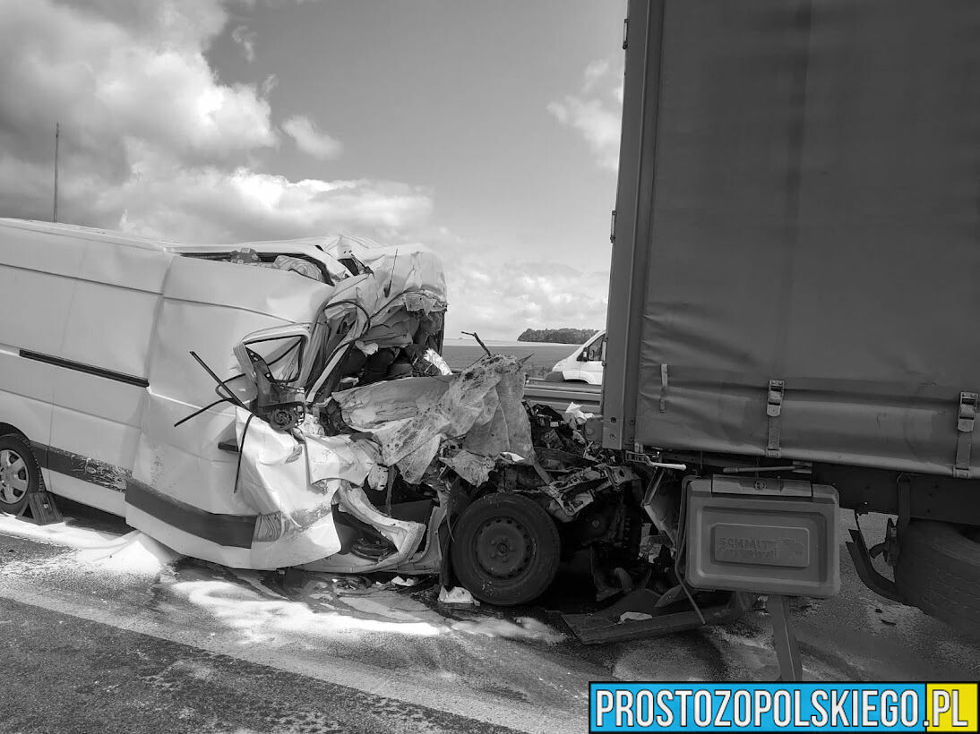 Wypadek śmiertelny na autostradzie A4.Bus wbił się pod tira.(Zdjęcia&Wideo)