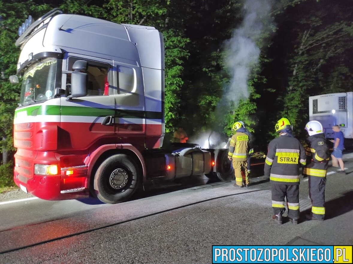 Pożar ciężarówki na DK45 w Jełowej. Na miejscu 3 zastępy straży.(Zdjecia&Wideo)