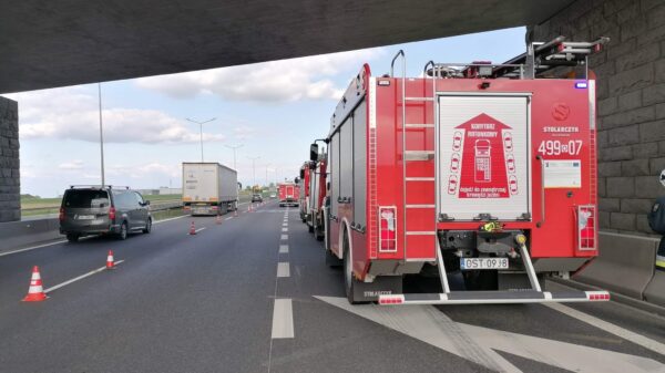 Wypadek na autostradzie A4 na 273 km kierunek Katowice. Zderzenie osobówki z tirem.(Zdjęcia)