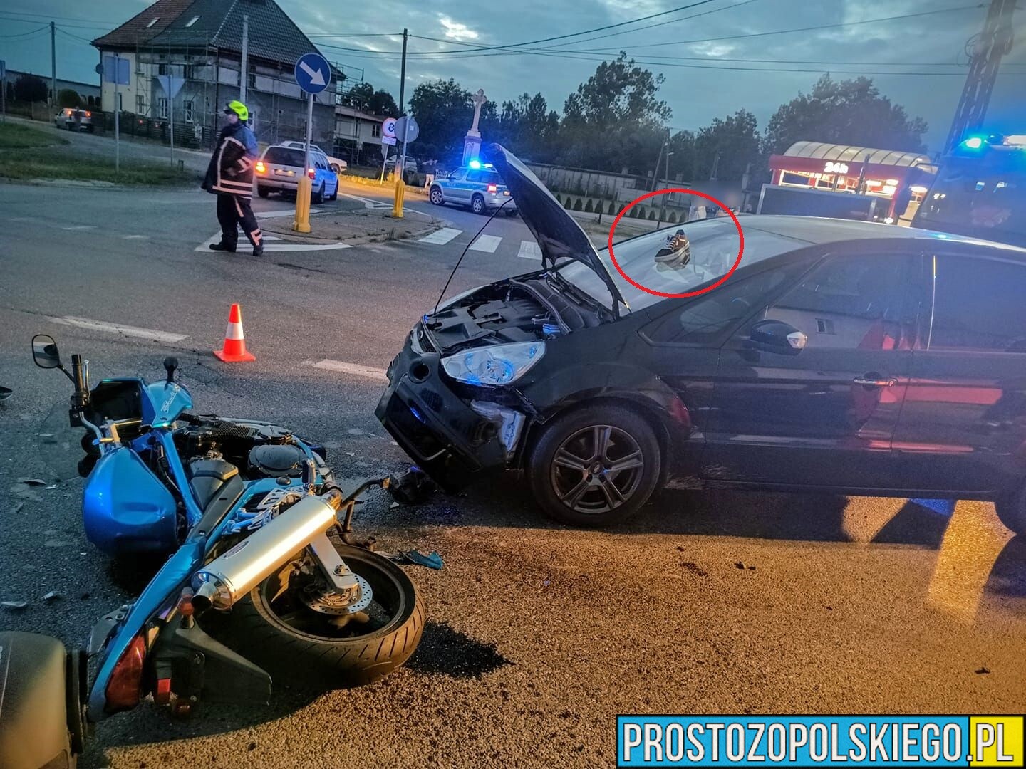 Wypadek motocyklisty na DK45 w Praszce.(Zdjęcia)