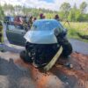 Wypadek na trasie Grabice-Radomierowice. Uderzenie było tak duże że z auta wyleciał sinik.(Zdjęcia)