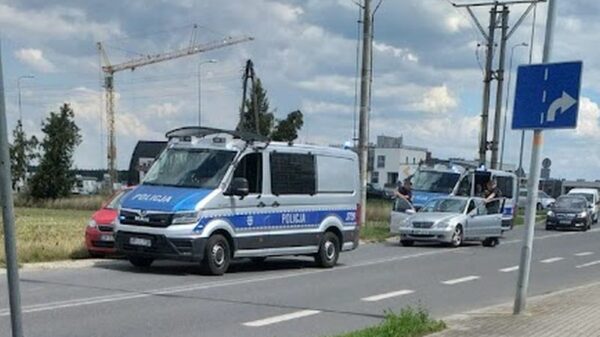 Policyjny pościg w Opolu za mercedesem, który nie zatrzymał się do kontroli.