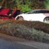 Wypadek w Ligocie Prószkowskiej .Czołowe zderzenie dwóch aut ,które po zderzeniu wpadły do rowu.