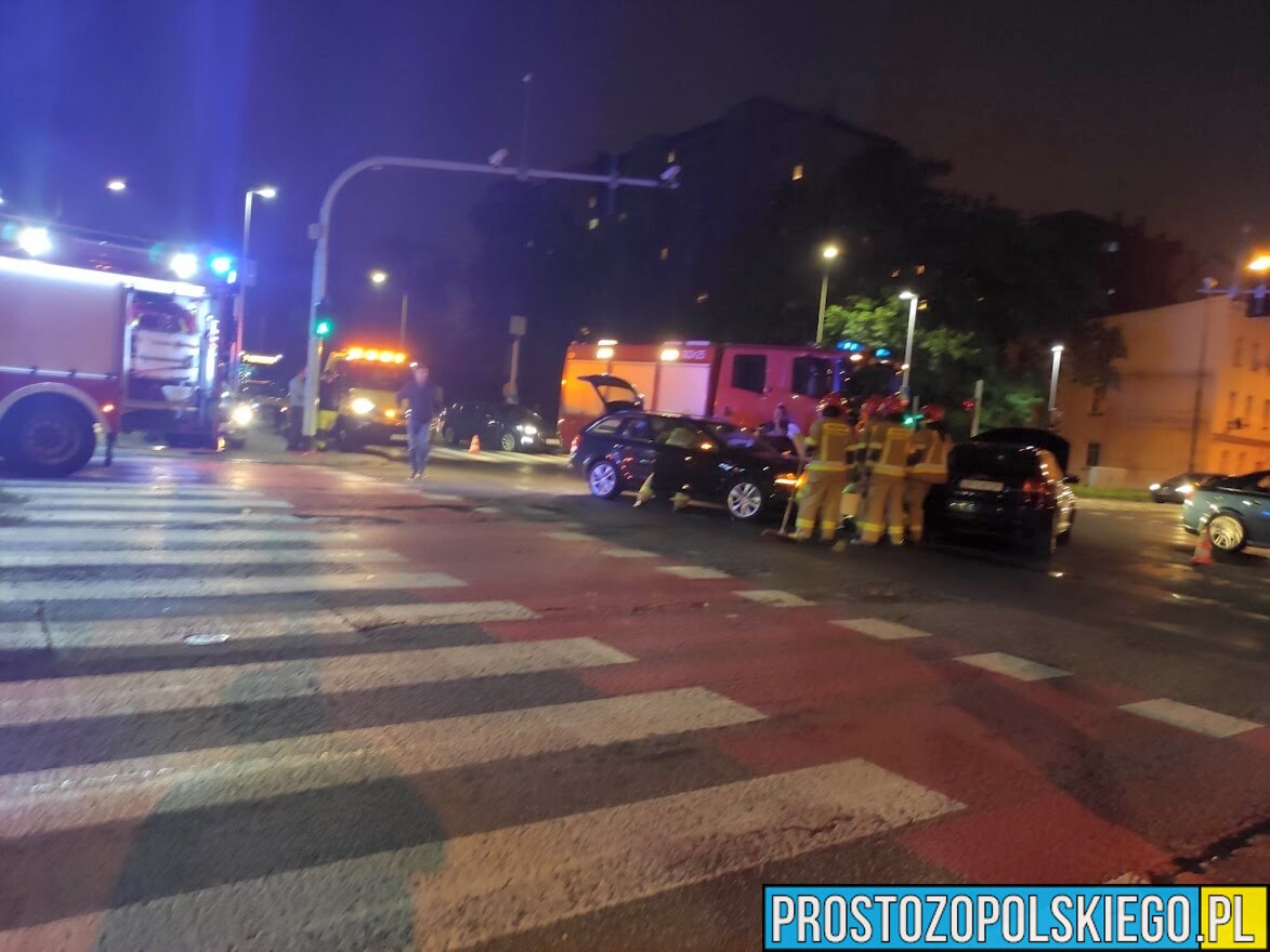 Wypadek na skrzyżowaniu w centrum Opola. Awaria sygnalizacji świetlnej.(Zdjęcia)