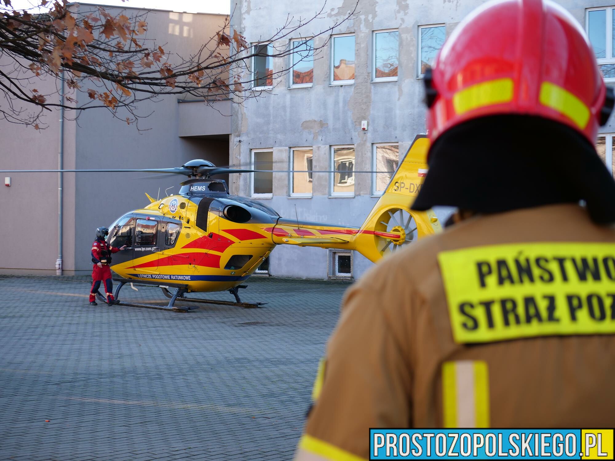 25-latka wypadła z 4 piętra z budynku w Zdzieszowicach.