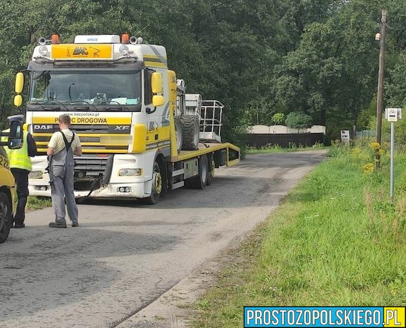 Zderzenie pomocy drogowej z osobówką na DK46 Opole-Ozimek w miejscowości Chrząstowice.