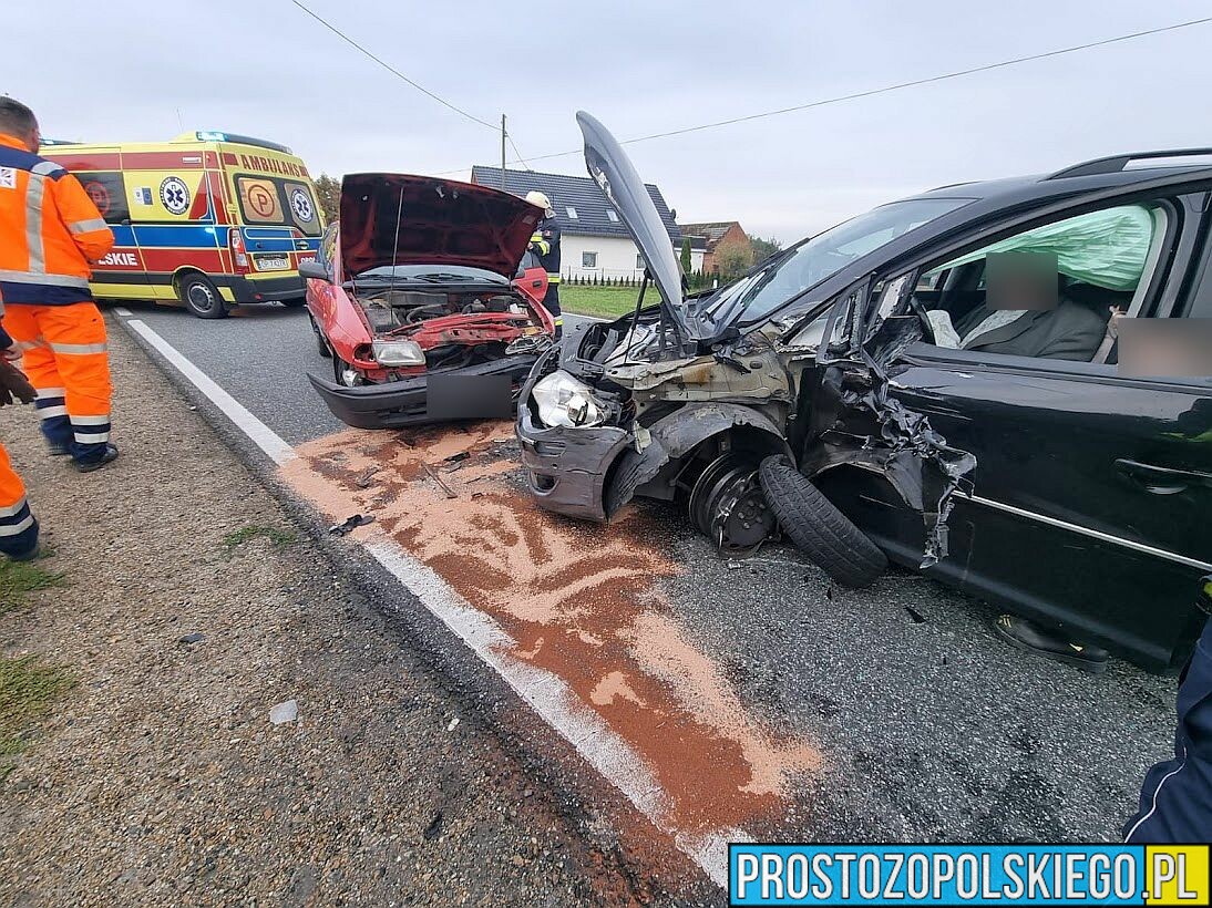 Wypadek na DK45 w Bierdzanach. Zderzenie dwóch osobówek z ciężarówką. Dwie osoby zostały zabrane do szpitala.(Zdjęcia&Wideo)