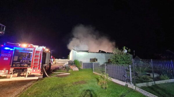 Pożar budynku gospodarczego w miejscowości Grabów w powiecie strzeleckim.