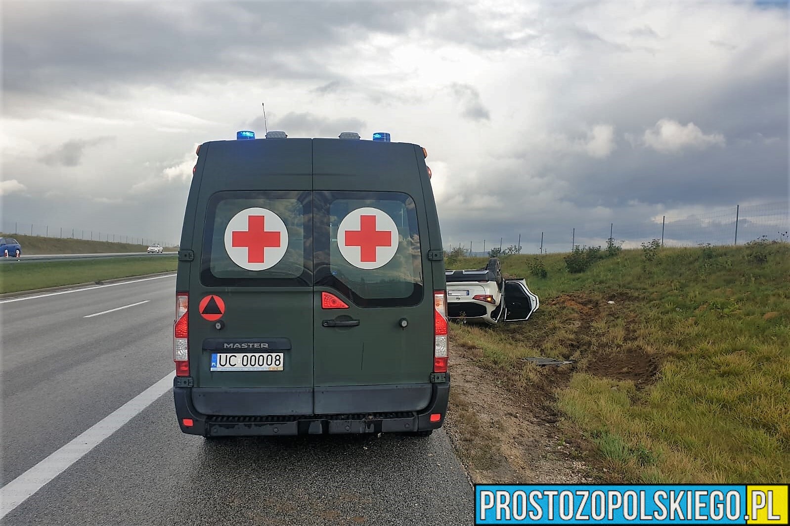 Medycy wojskowi z Opola pierwsi na miejscu wypadku.(Zdjęcia)