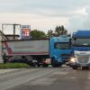 Zderzenie ciężarówki ze skodą na skrzyżowaniu w Opolu.(Zdjęcia)