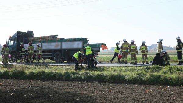 Wypadek w Niewodnikach koło Opola. Dwaj bracia jadący jednośladem wjechali w ciężarówkę.(Zdjęcia&Wideo)