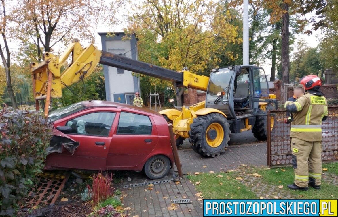Pijany 32-latek wjechał autem w skrzynkę gazową na prywatnej posesji w Krapkowicach.(Zdjęcia)