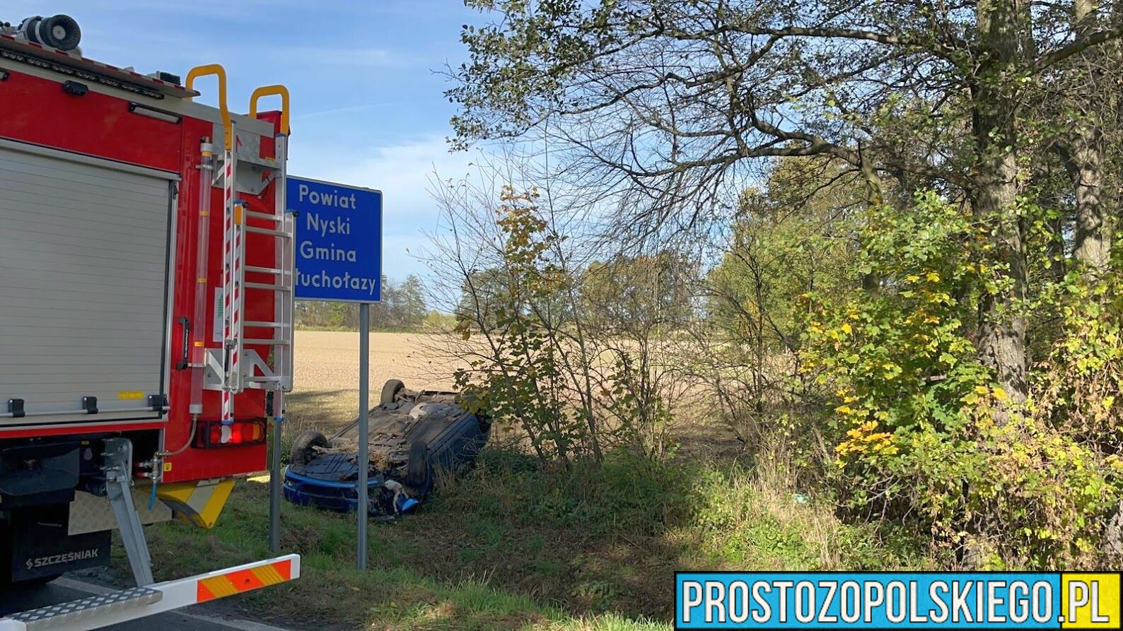 Dachowanie auta na DK40 na trasie Głuchołazy - Prudnik w miejscowości Wierzbiec.(Wideo)