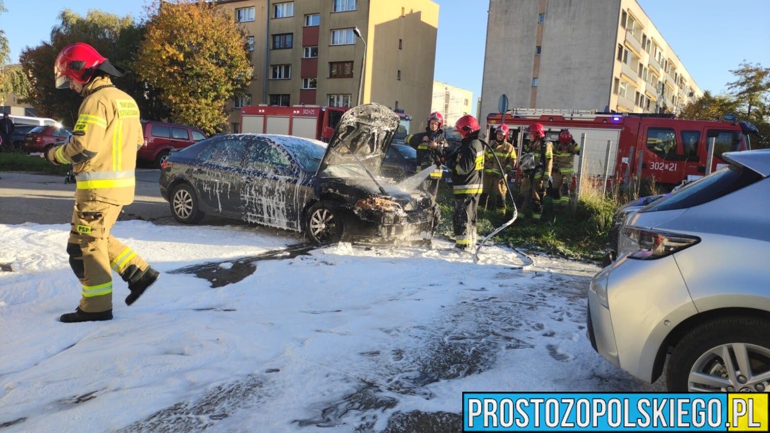 Pożar samochodu na ul. Gospodarczej w Opolu.(Wideo)